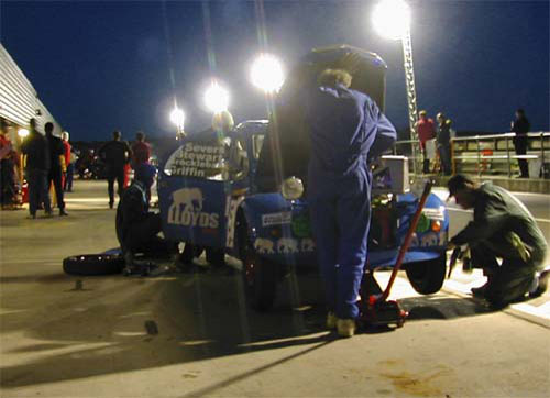 Snetterton 03 Night action in the pits
